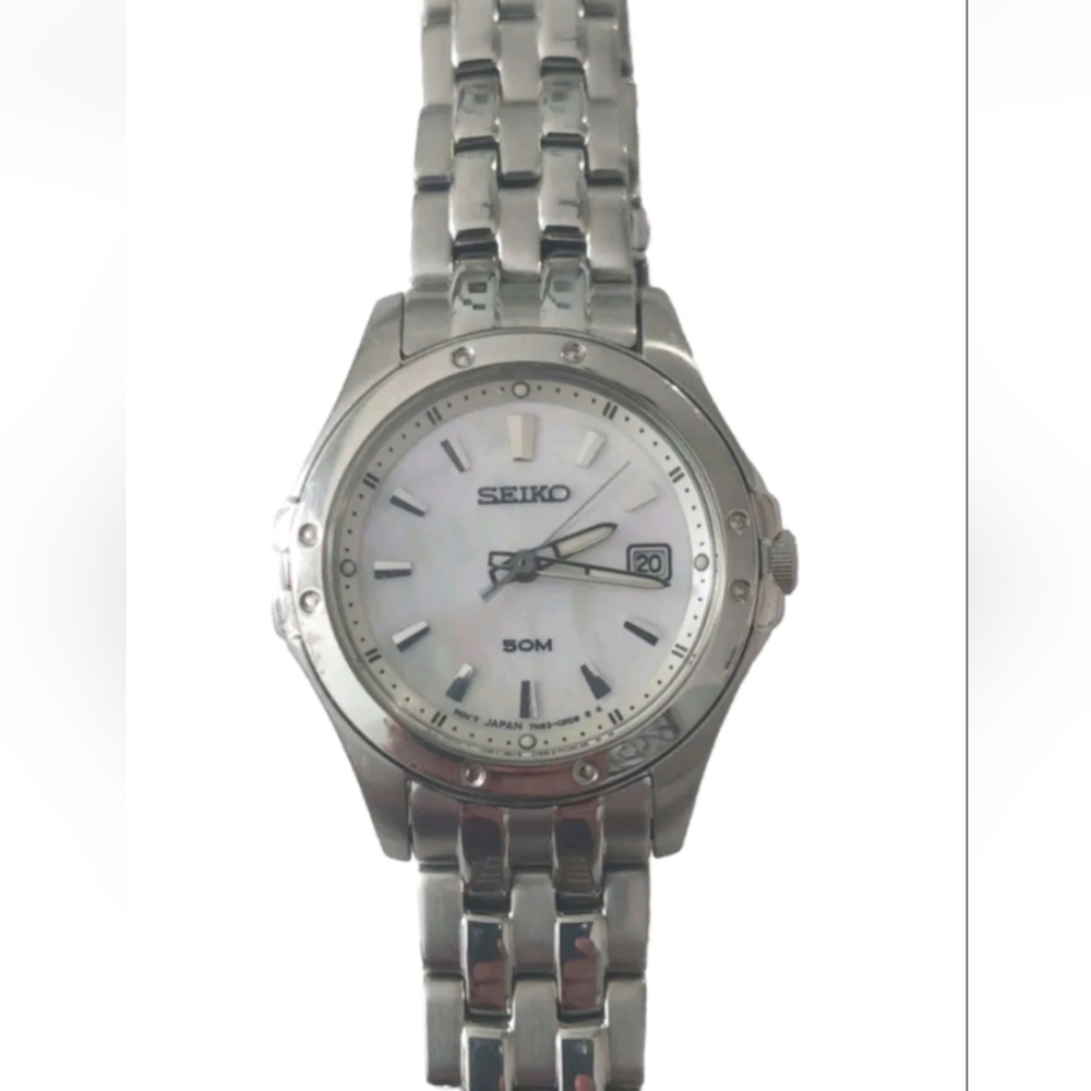 Seiko Women's Watch 7N82-0GR0 Mother of pearl watch.